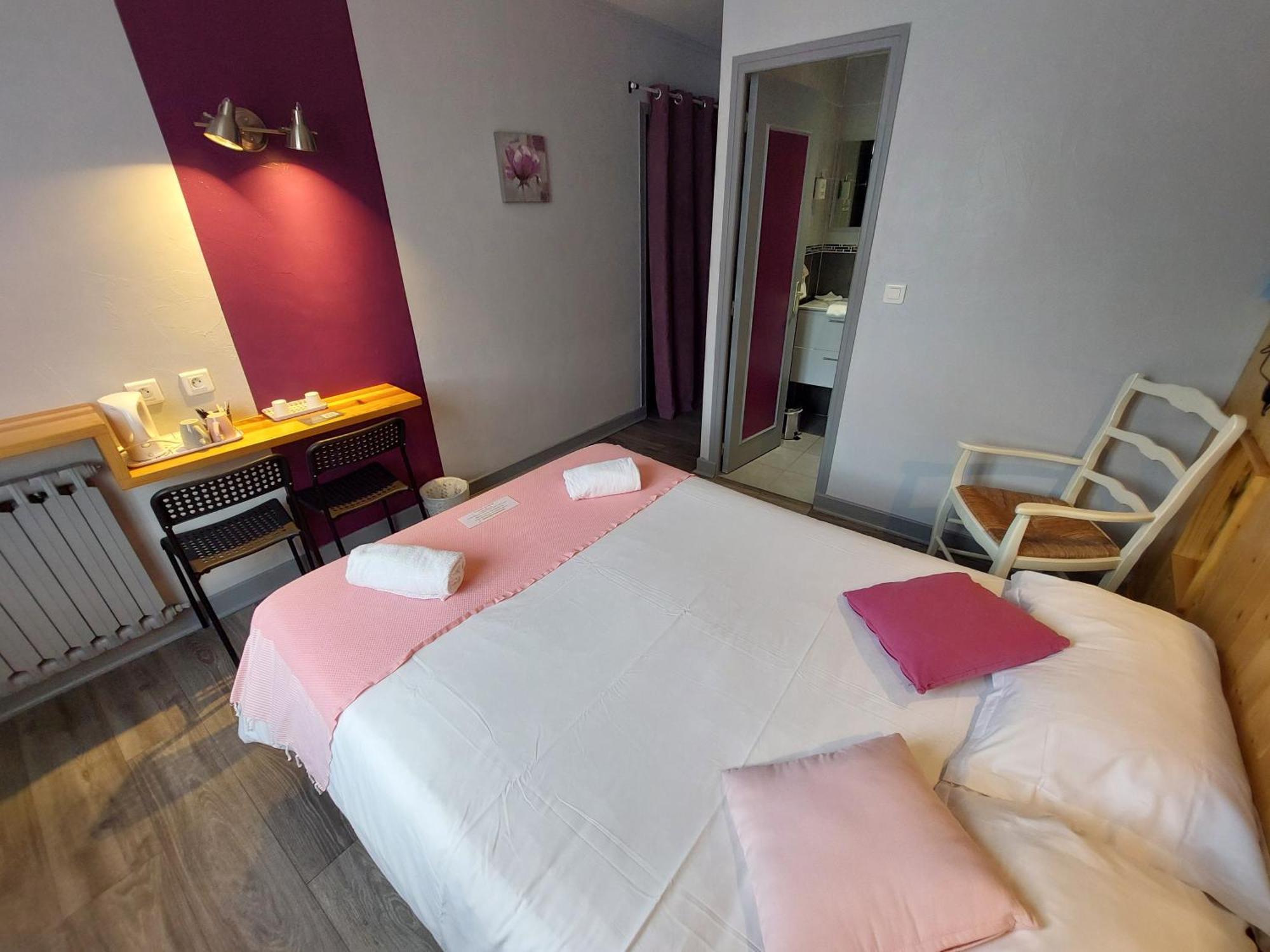 Logis Hotels - Auberge De L'Ile - Hotel 3 Etoiles Et Restaurant Creysse  Esterno foto