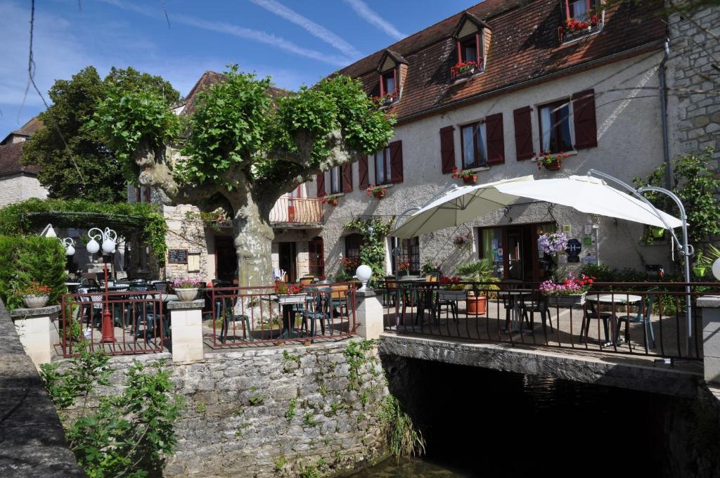 Logis Hotels - Auberge De L'Ile - Hotel 3 Etoiles Et Restaurant Creysse  Esterno foto
