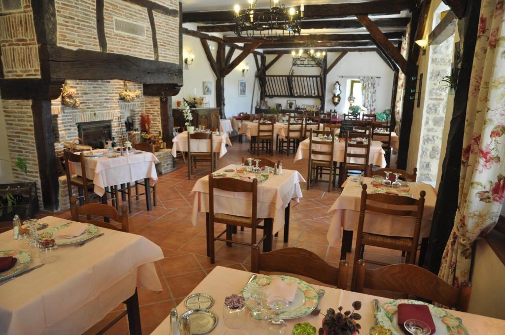 Logis Hotels - Auberge De L'Ile - Hotel 3 Etoiles Et Restaurant Creysse  Esterno foto