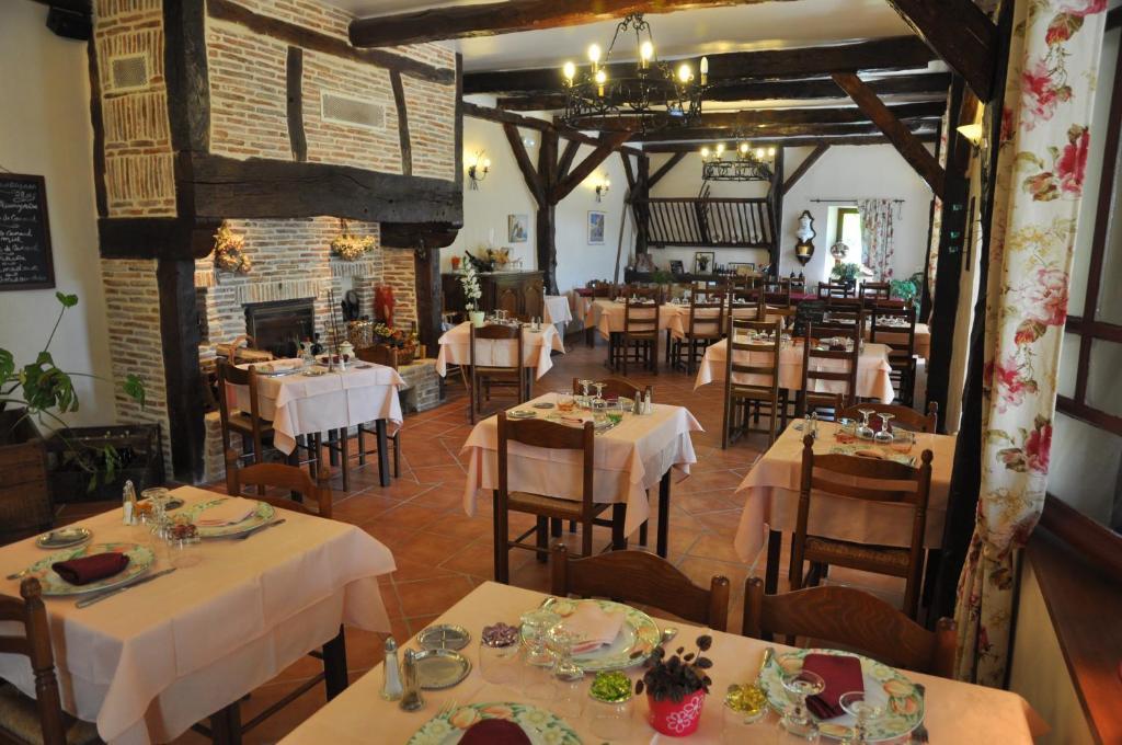 Logis Hotels - Auberge De L'Ile - Hotel 3 Etoiles Et Restaurant Creysse  Esterno foto