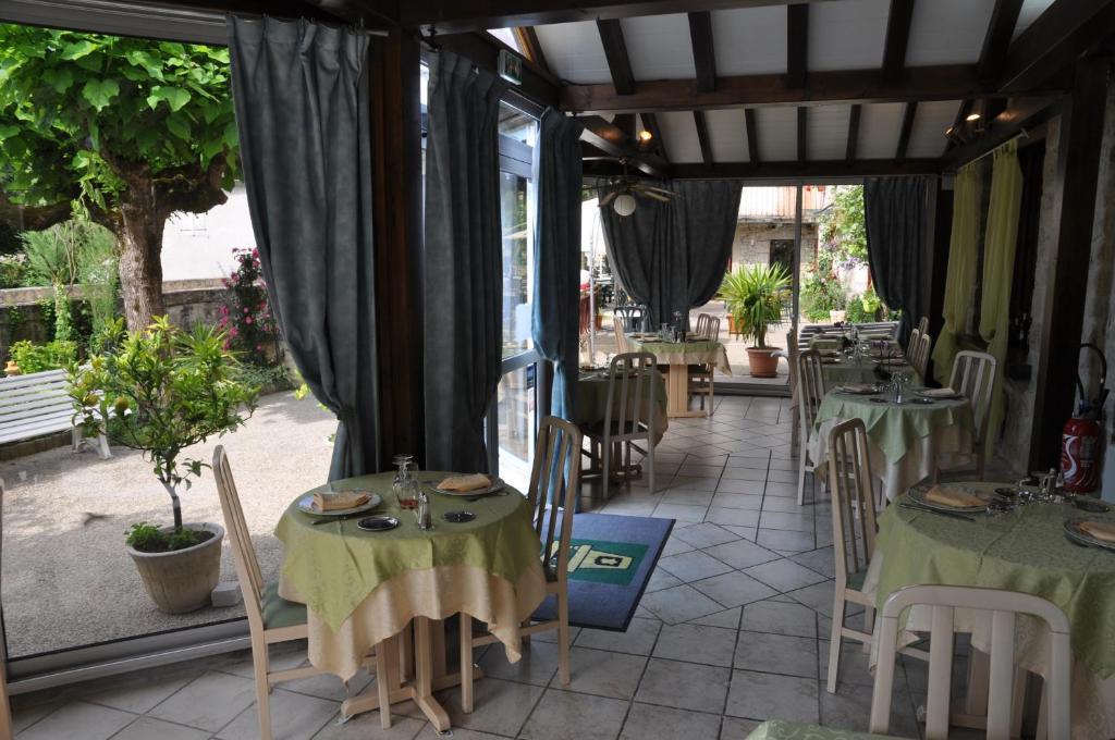 Logis Hotels - Auberge De L'Ile - Hotel 3 Etoiles Et Restaurant Creysse  Esterno foto
