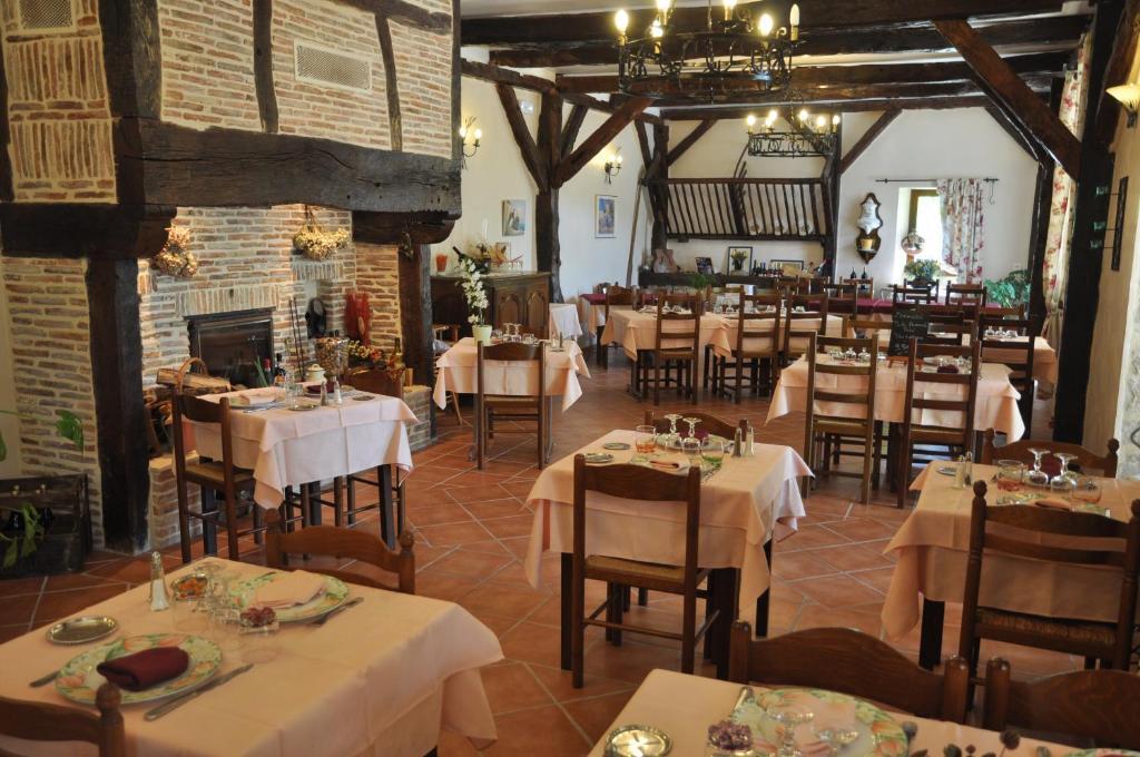 Logis Hotels - Auberge De L'Ile - Hotel 3 Etoiles Et Restaurant Creysse  Esterno foto