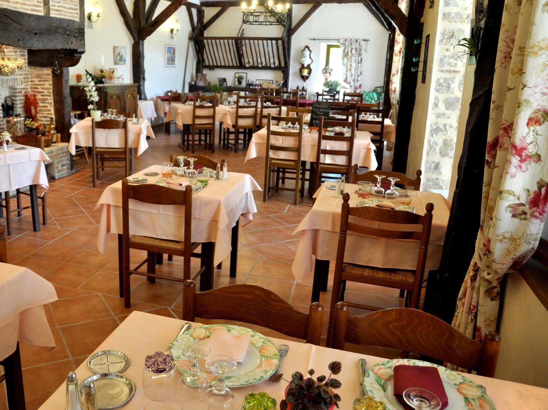 Logis Hotels - Auberge De L'Ile - Hotel 3 Etoiles Et Restaurant Creysse  Esterno foto